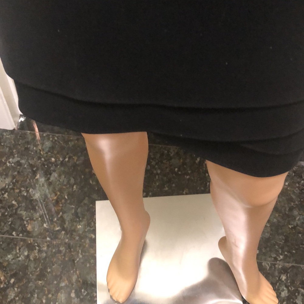 Ann Taylor skirt in black 20 inches length beautiful design on the bottom. - Picture 2 of 4